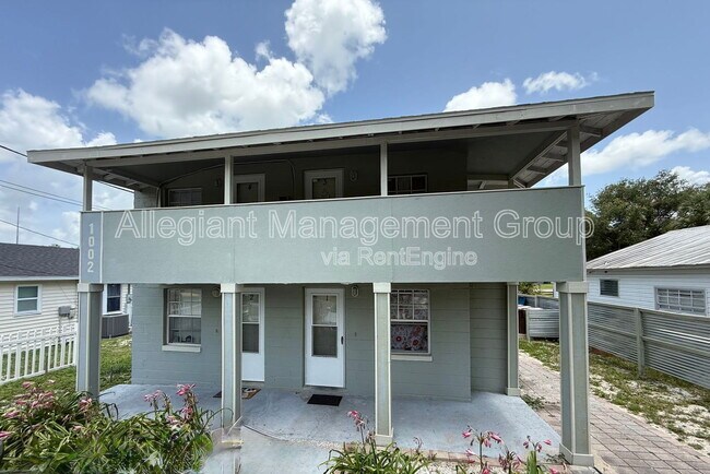 Primary Photo - 1002 Avenue E