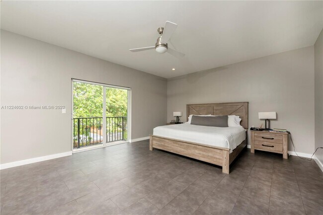 Building Photo - 3749 SW 27th Ln