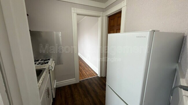 Building Photo - 583 Averill Ave