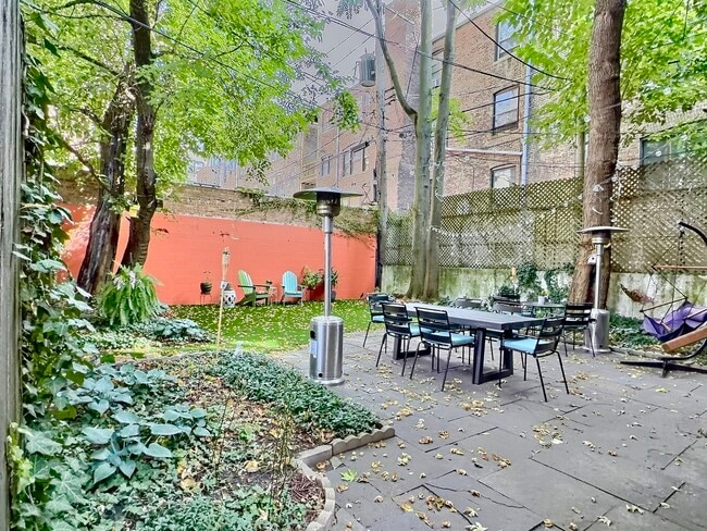 Building Photo - 2921 N Pine Grove Ave