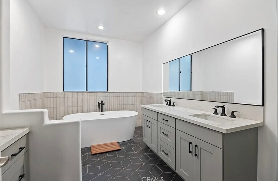 Building Photo - 11847 Laurelwood Dr
