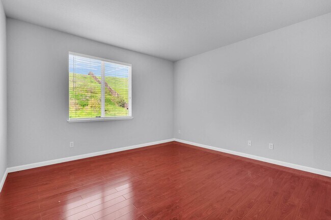 Building Photo - EXTRA LARGE HOME AND LOT... NESTLED IN THE ANTIOCH HILLS... 5 BEDS/3 BATHS/LARGE LIVING ROOM AND ...