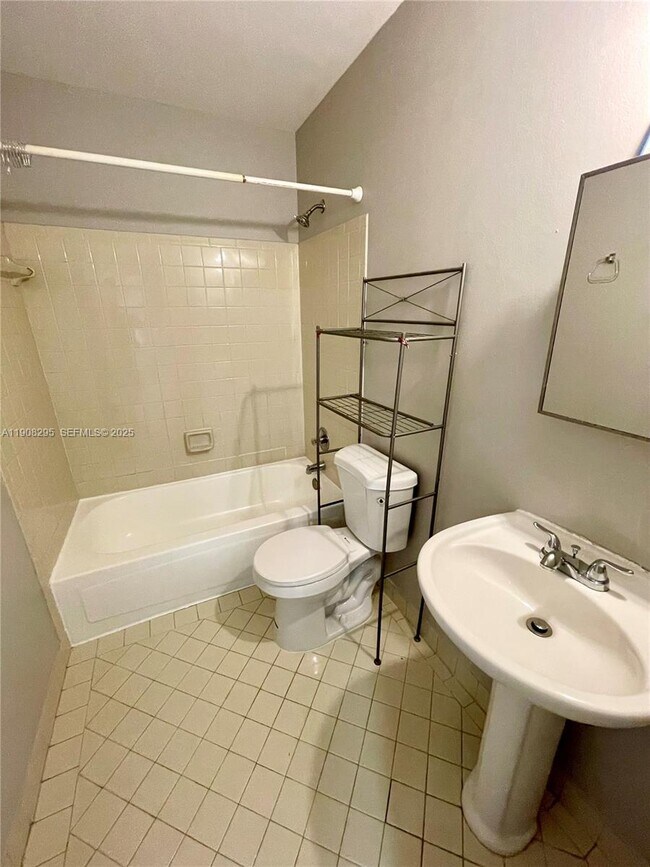 Building Photo - 5532 SW 22nd St