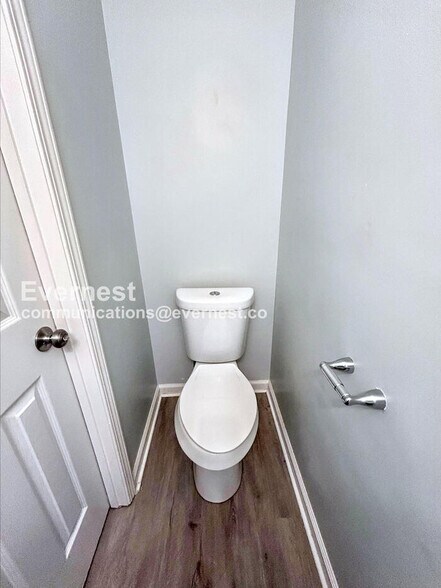 Building Photo - 5772-5773 3 Lakes Dr