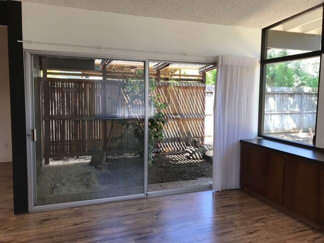 Building Photo - Sprawling 7 bedroom home available for sum...