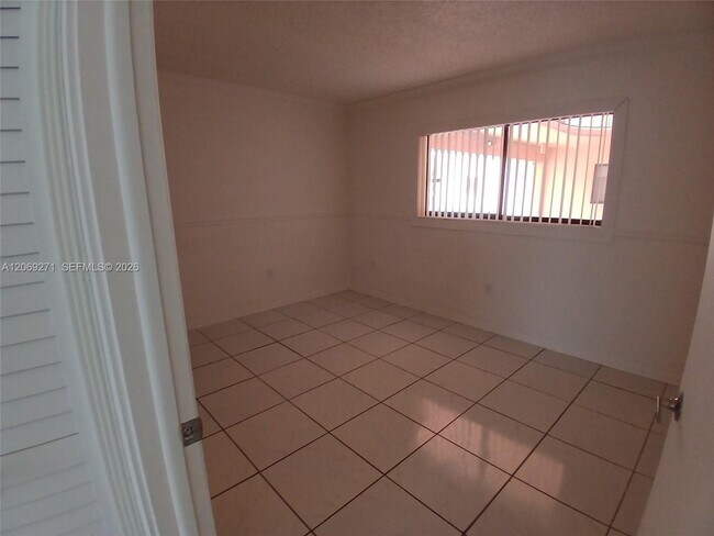 Building Photo - 8600 SW 133rd Ave