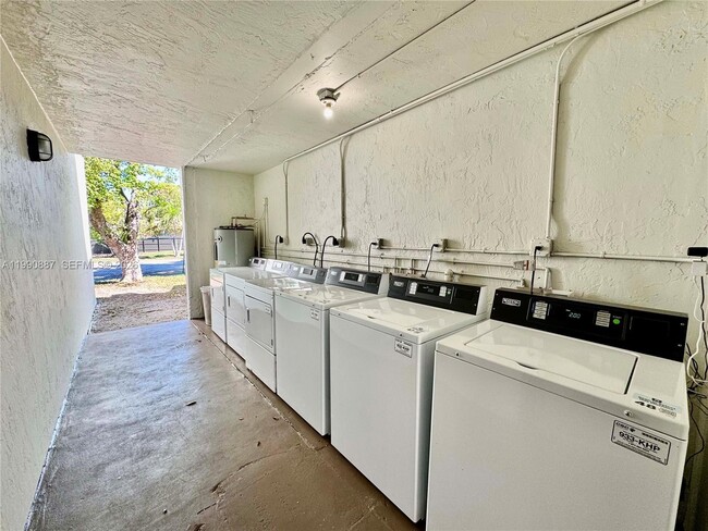 Building Photo - 3610 SW 114th Ave