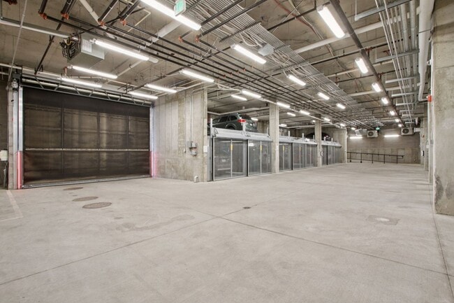 Building Photo - Urban 1-bedroom/ 1-bath Corner Unit in City Park West - **Offering 4 weeks free!**