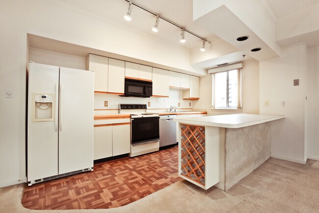 kitchen 3 - 1211 S Eads St