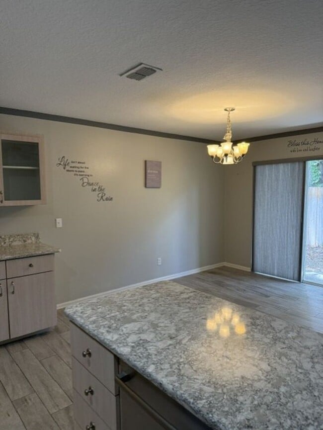 Building Photo - Well maintained home in Silver Oaks! Great location!