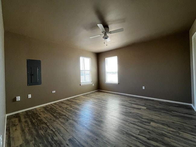 Building Photo - Cozy 3-Bedroom, 2-Bathroom Home with Garage in East Lubbock