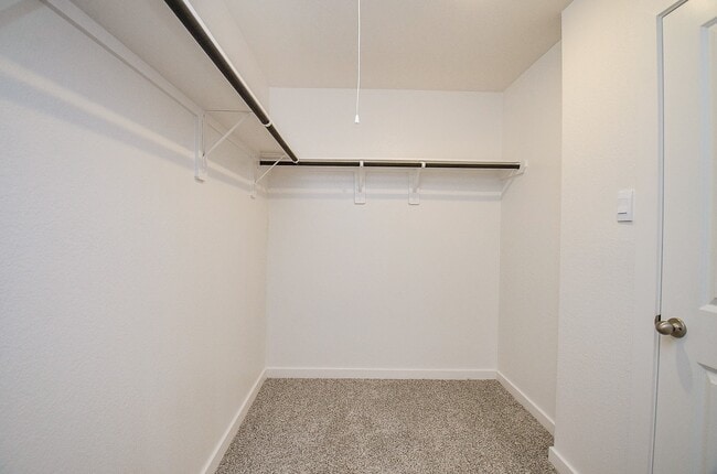 Building Photo - 31134 Royal Acrs Ct