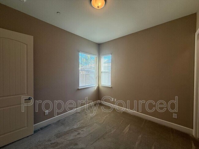 Building Photo - 1073 Kumara St