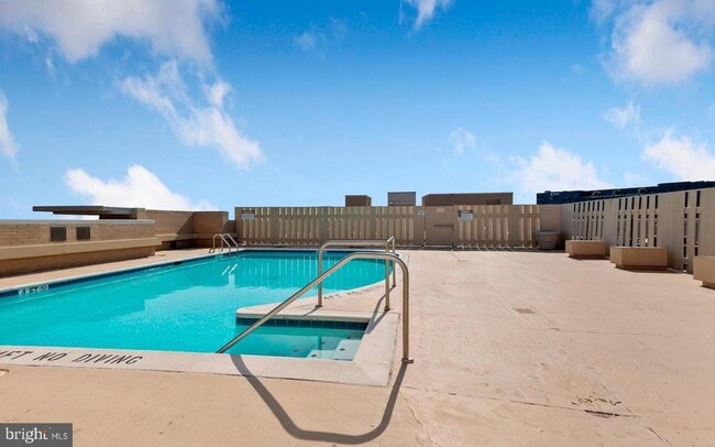 Building Photo - 11800 Sunset Hills Rd