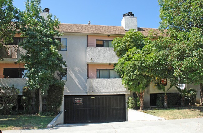 Primary Photo - 3615 Veteran Ave