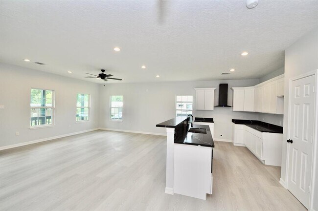 Building Photo - 111 Big Deer Dr
