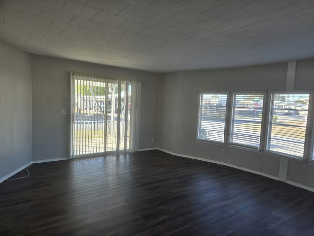 Building Photo - 410 50th Ave Dr W