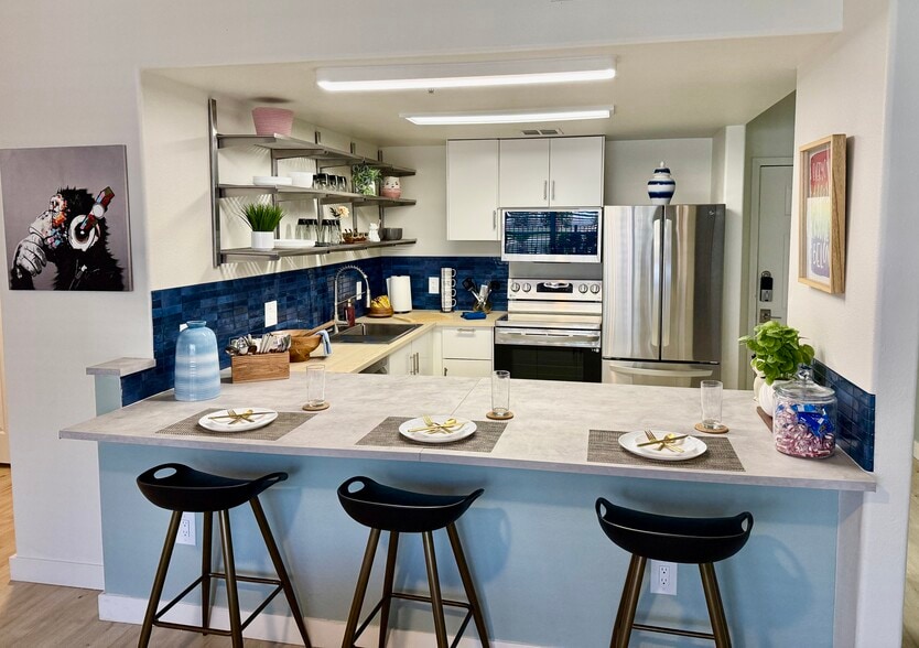 Building Photo - Stone Avenue Standard