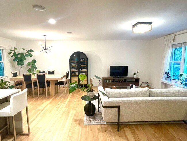 Building Photo - Newly Remodeled 3BD, 2.5BA Raleigh Home wi...