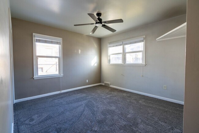 Building Photo - 3 Bed 1.5 Bath Updated Home with Private Fenced Backyard and Mountain Views