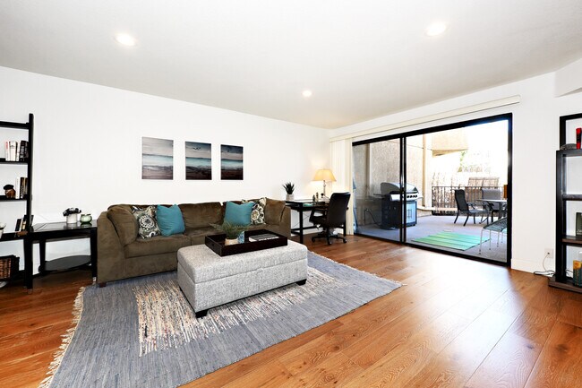 Building Photo - 1633 S Bentley Ave