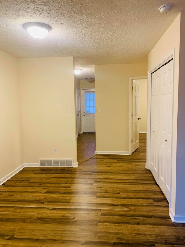 Building Photo - 1610 Flanigan Ct