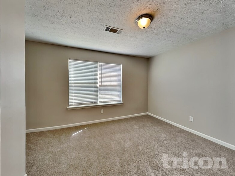 Building Photo - 201 Sandstone Dr