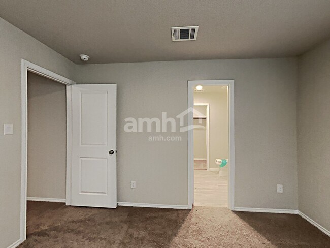 Building Photo - 10039 Braun Crst