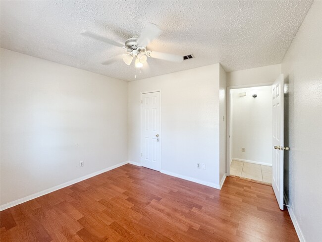 Building Photo - 1727 Junker St