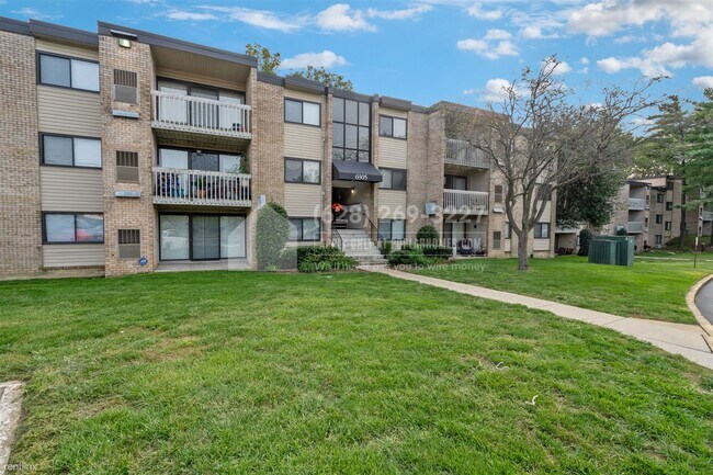 Building Photo - 3 br, 1.5 bath Condo - 6305 Hil Mar Drive,...