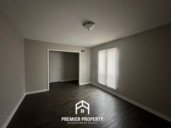 Building Photo - Charming 3BR Memphis Home | Rustic Brick Fireplace, Formal Dining & Fenced Backyard