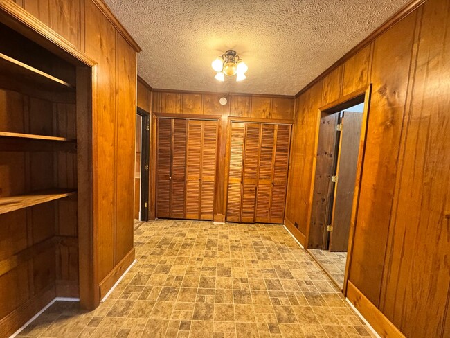 Building Photo - Campbell County Home on Large Lot