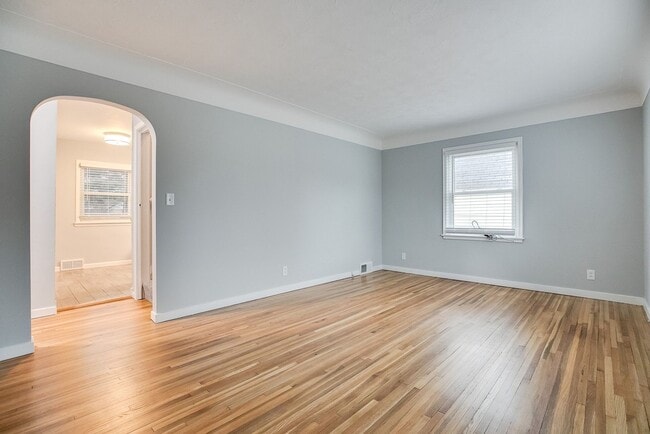 Building Photo - Stunningly Renovated 5-Bed Arden Hills Home.