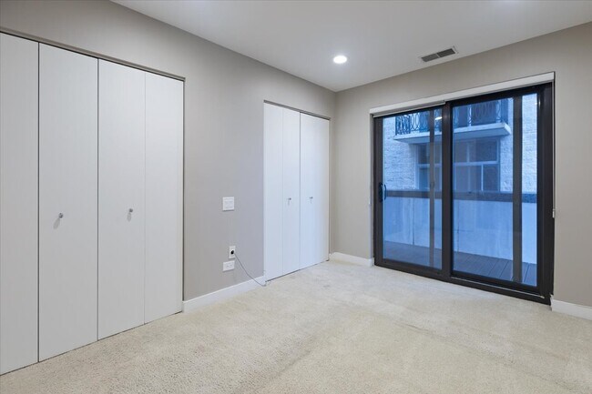 Building Photo - 222 S Racine Ave