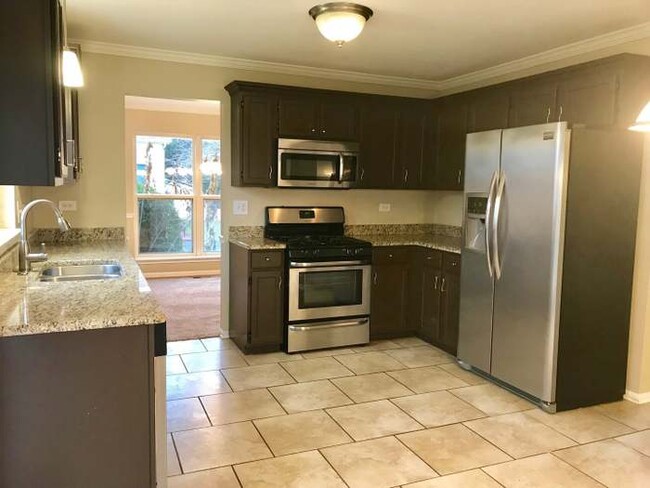 Building Photo - 2105 Aspen Dr
