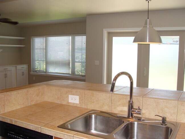 Building Photo - 300 Chatfield Ln