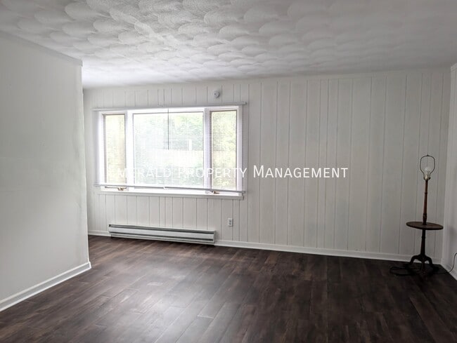 Building Photo - 2720 Prial Ave