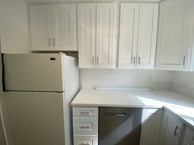 Building Photo - La Tierra Garden Apartment (29)