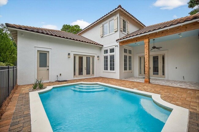 Building Photo - 3161 Club Dr