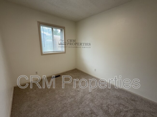 Building Photo - 814 Maumee Dr