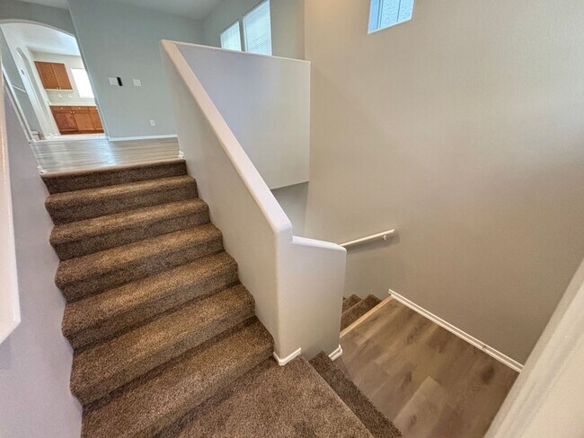 Building Photo - Spacious Tri-Level 4-Bedroom Home with Balcony and Community Amenities in Northwest Las Vegas!