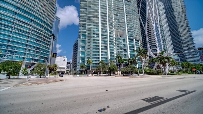 Building Photo - 900 Biscayne Blvd