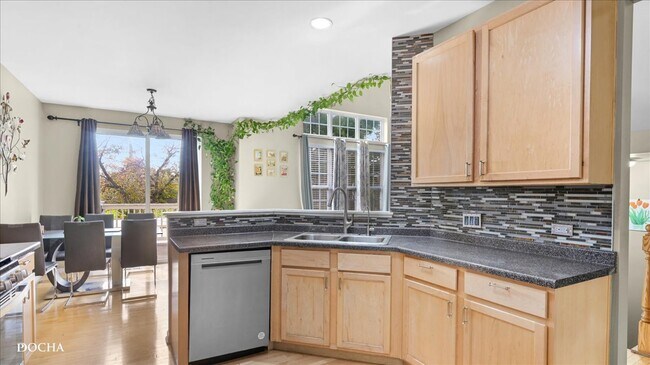 Building Photo - 480 Vaughn Cir