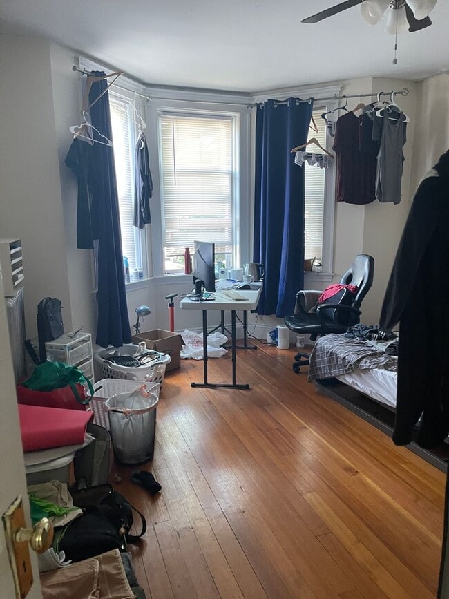 Building Photo - Nice sunny 2 bed , Big bedrooms with Heat and Hot water Inc  1 FREE MONTH RENT  Easy choice $883 ...