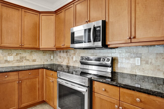 Building Photo - 2804 Shaughnessy Dr