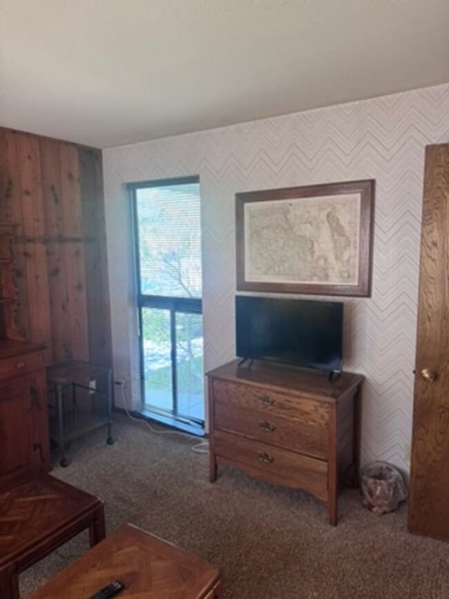 Building Photo - Spacious Furnished 3BD + Den / 3BA Mountain Condo | Pet Friendly | Villa de los Pinos