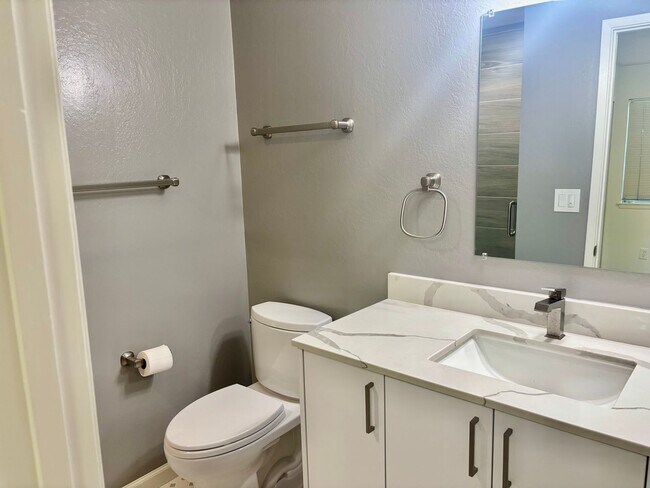 Building Photo - Bright & Airy 3-Bedroom Condo in Prime Moraga Location!