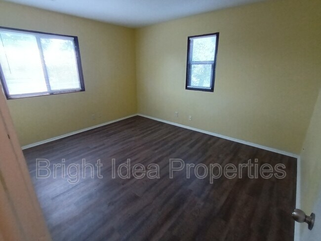 Primary Photo - 5940 E River Rd