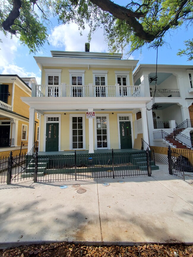 ST. CHARLES ENTRY - 2313 St Charles Ave