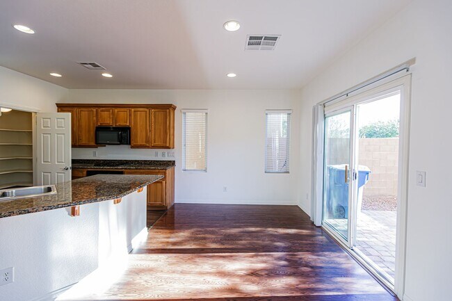 Building Photo - Beautiful 2 story Home